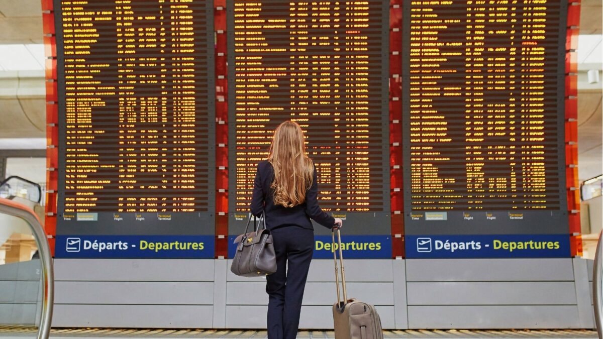 O QUE FAZER QUANDO O VOO ATRASA!