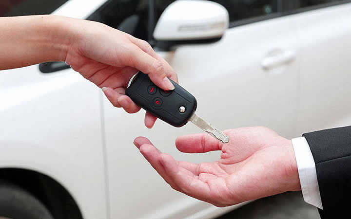 Dicas para alugar um carro no Brasil e no exterior.